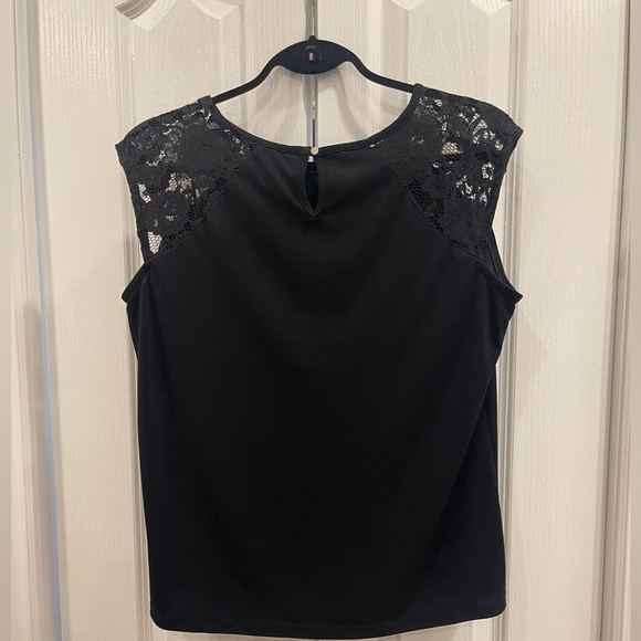 George Women’s Top with Lace Cap Sleeves. Like New - Picture 2 of 5